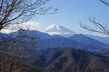 九鬼山、距離：30km<br/>登山道から秀麗富嶽十二景の富士山