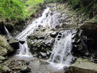F7-30m ガータゴヤ滝　左から登り上で水流を横切る