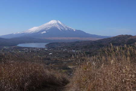 2014.11.23 高指山、距離：18.4km、写真提供：S.Mさん<br />高指山からの富士山、手前は山中湖