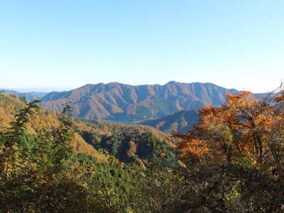 高畑山手前から鷹取山、仏果山方面 