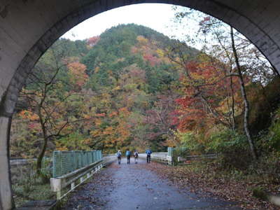 汁垂隧道からの紅葉 