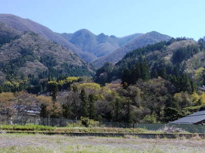 富岡から三ツ森、麻生山を望む 