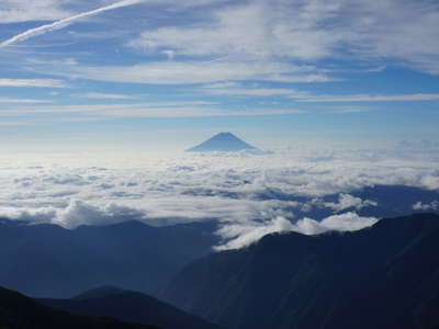 雲海に浮かぶ富士山 