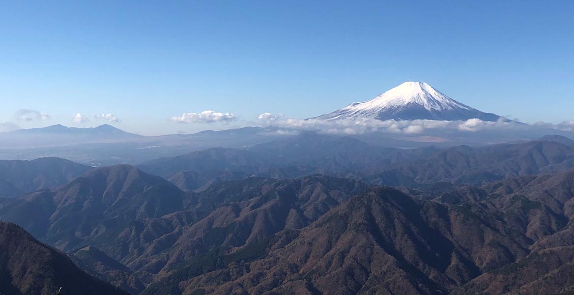 熊笹の峰より富士山と箱根の山を望む 