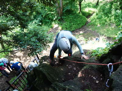 緩傾斜岩稜固定ロープ通過訓練 
