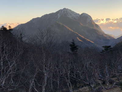 馬ノ背ヒュッテ近くから見る朝焼けの甲斐駒ヶ岳 