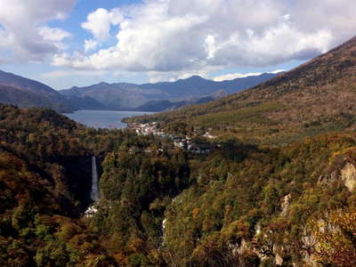 展望台からの中禅寺湖と華厳の滝 