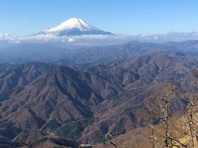 西丹沢の山並と富士山 