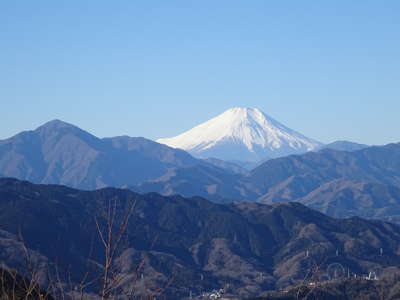高雄山頂から富士山と丹沢山稜 