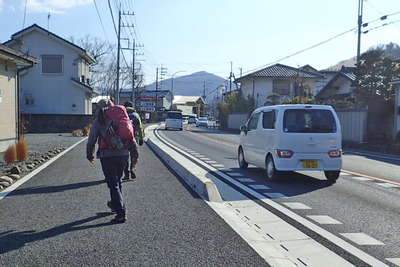長瀞駅への舗装道路歩き
