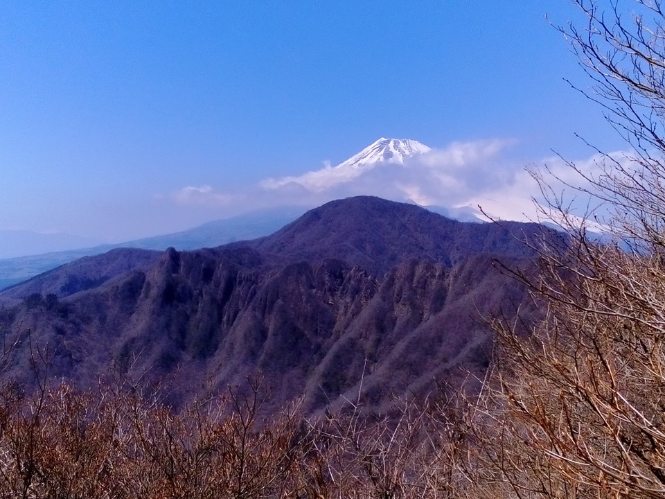 富士山と手前の鋸岳近辺 