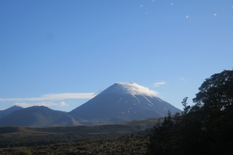 ナウルホエ山、どこか富士山に似ている 
