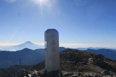 赤石岳山頂から望む富士山 