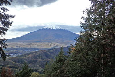 パノラマ台の笠雲たなびく富士山
