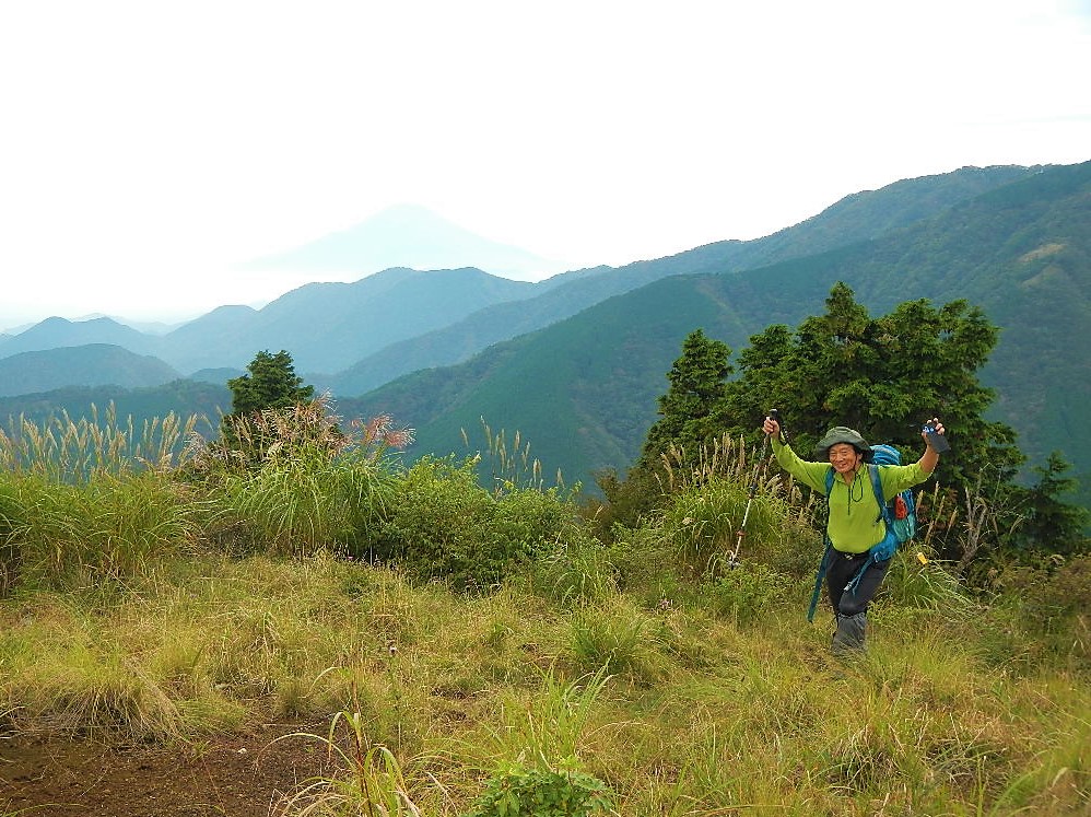 幽かに富士山 烏尾山の山頂到着