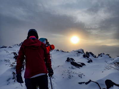 雪山アイゼン歩行への練習、テント場上の斜面へ 