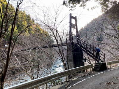 本谷吊橋を渡り札掛へ 
