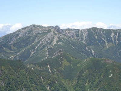 空木岳山頂　左から木曽駒ヶ岳、中岳、宝剣岳、右檜尾避難小屋 