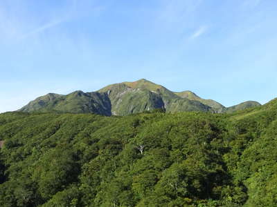明神峠から駒ケ岳を望む