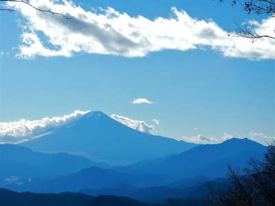 大茅尾根下山口から富士山