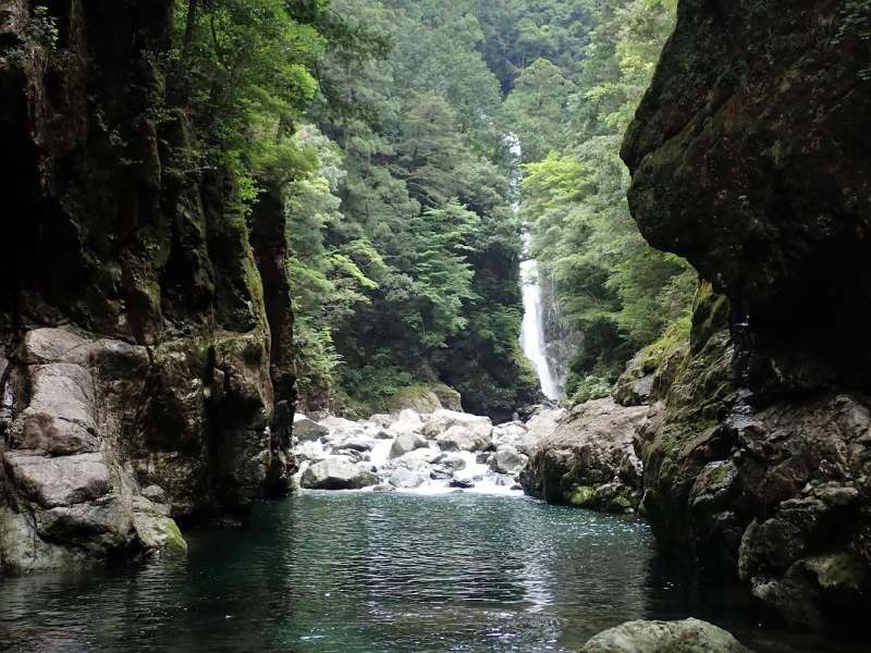 シシ渕とニコニコ滝 