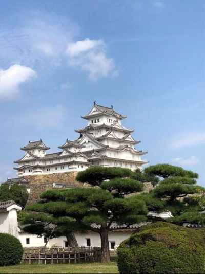 天気は快晴。青空に映える姫路城 