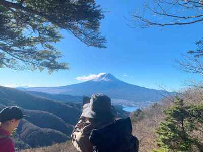 富士山を見ながら登ります 