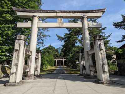 岩木山神社へお参り。鳥居の先に岩木山