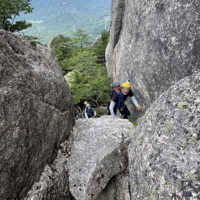 大面岩直下を攀じ登る