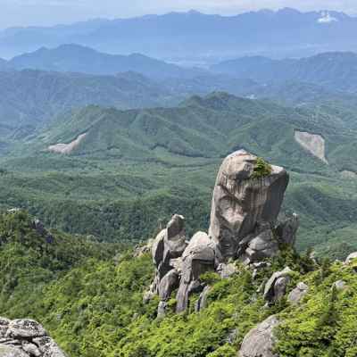 富士見峠からの道に合流　大面岩を眼下に登る