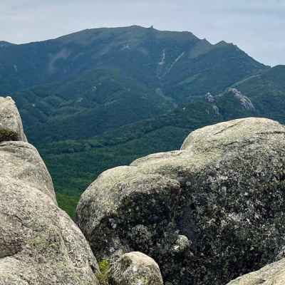 金峰山は間近に