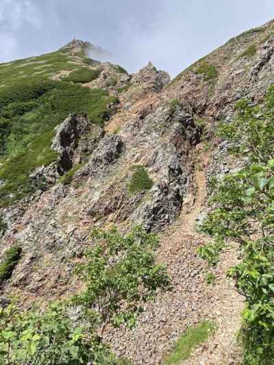 牛首の岩場