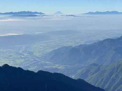 爺ヶ岳南峰より八ヶ岳、富士山、南アルプス 