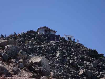 目指す剣ヶ峰山頂 