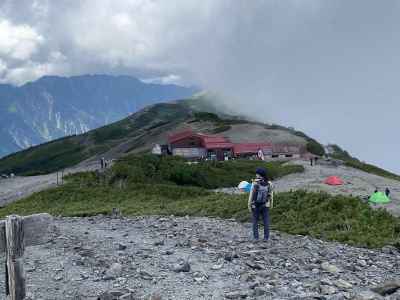 蝶ヶ岳山頂と蝶ヶ岳ヒュッテ 