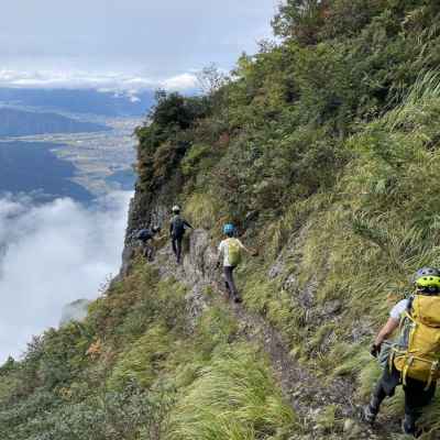 とても悪い一般道を下山