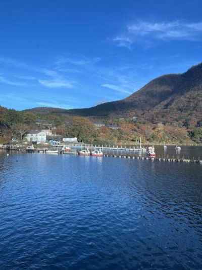 芦ノ湖東岸を望む 