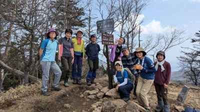 牛奥ノ雁ヶ腹摺山にて、記録写真