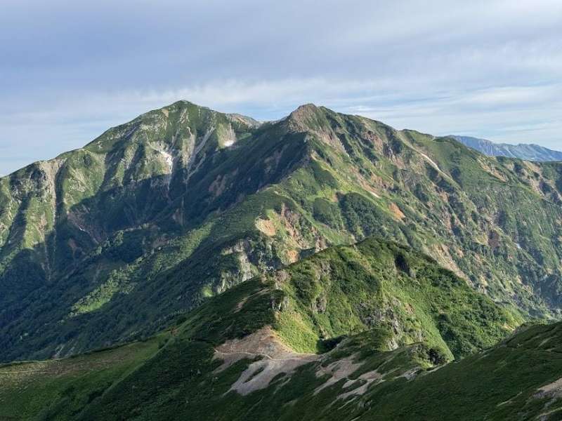 唐松岳に向かう稜線