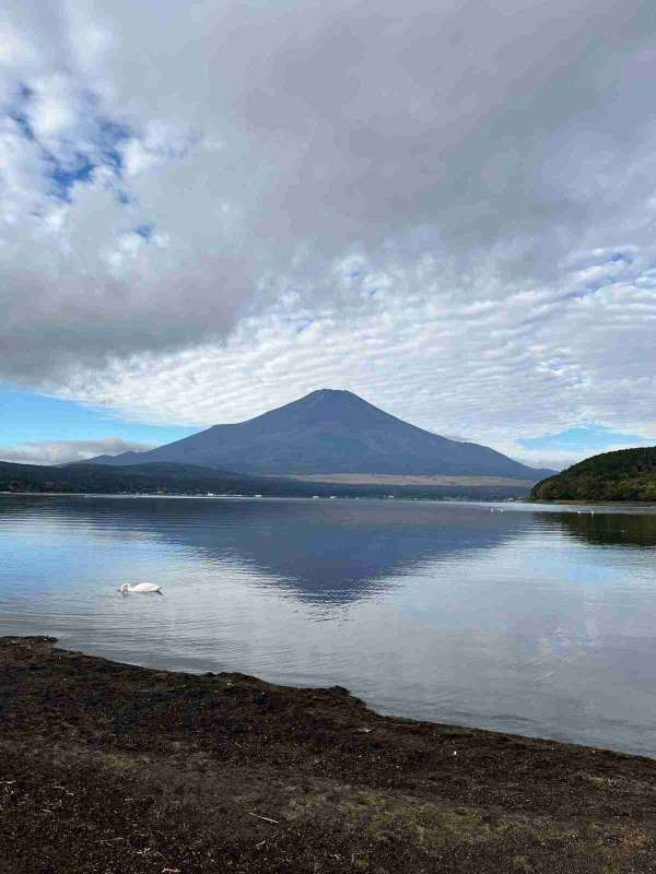 山中湖交流プラザきららからの逆さ富士