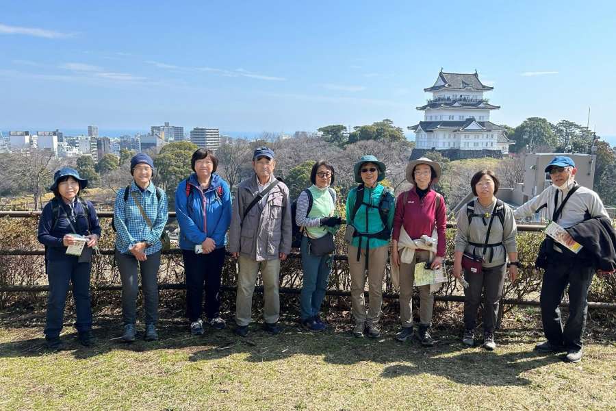 小田原城をバックに記念写真&nbsp;