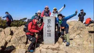 至仏山山頂にて