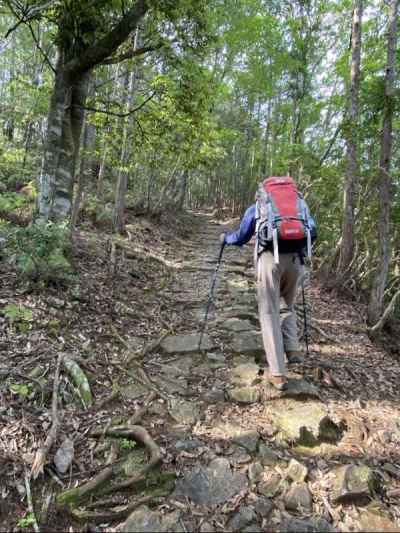 果無峠（はてなし峠）への急坂