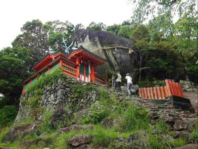 神倉神社のゴトビキ岩 