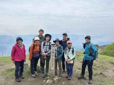 富士山をバックに勢ぞろい