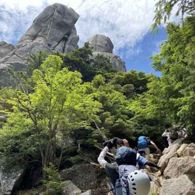 登山道に合流して山頂を目指す
