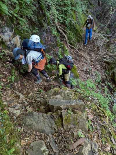 	下山道はこんなところもありましたが…ひたすら平行移動（長い!） 