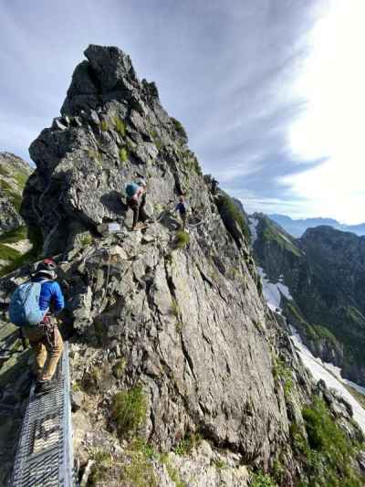 5番鎖場から平蔵のコルに向かう