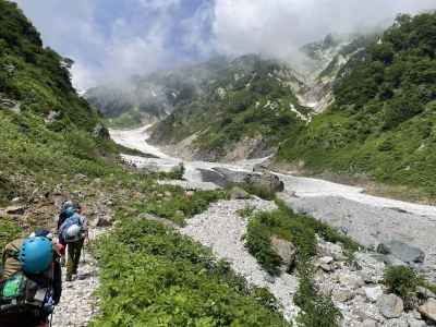 大雪渓に近付く&nbsp;