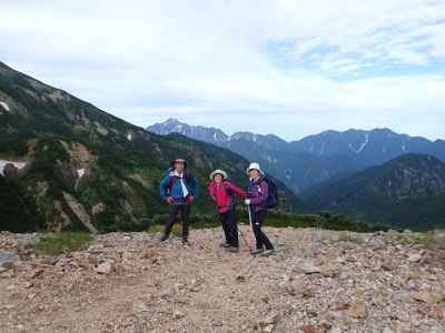 剣岳をバックに